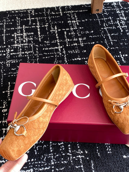 G 25 ballet shoe
