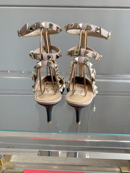 V Classic Rivet Shoes
