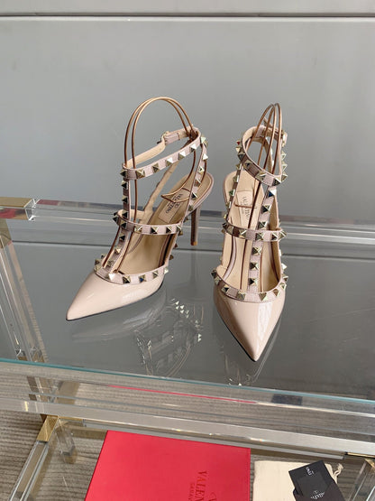 V Classic Rivet Shoes