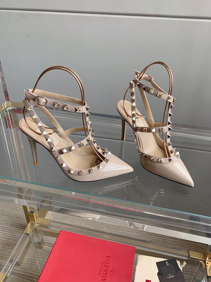 V Classic Rivet Shoes