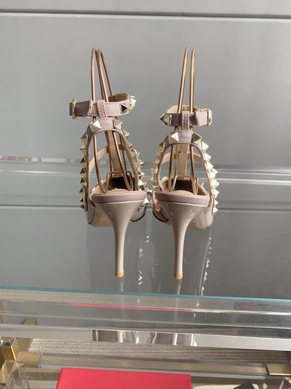V Classic Rivet Shoes