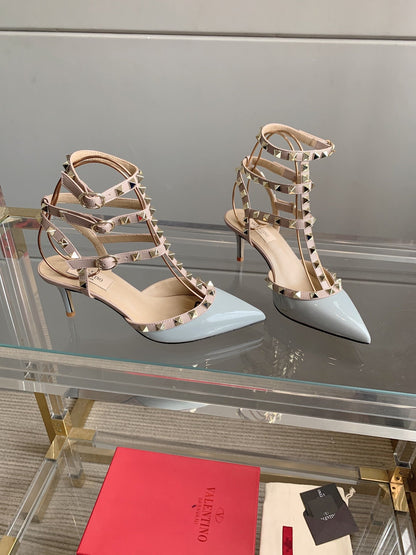 V Classic Rivet Shoes