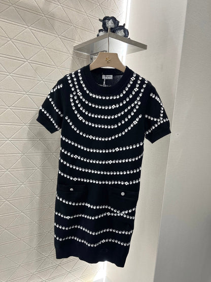 25ss Jacquard knit dress with pendant