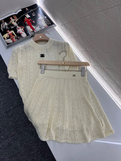 C Round Neck Knit Short Sleeve + Cutout Knit Skirt