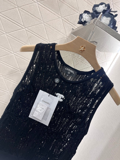 25 Hollow Lace Knitted Vest
