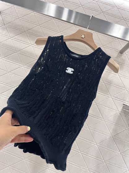 25 Hollow Lace Knitted Vest