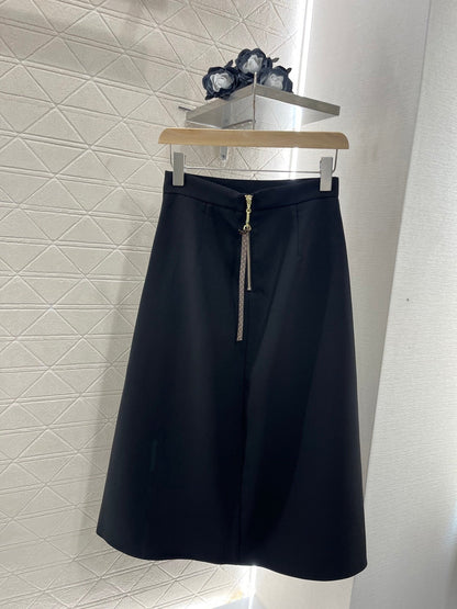 25ss Chain-stitch pleated skirt