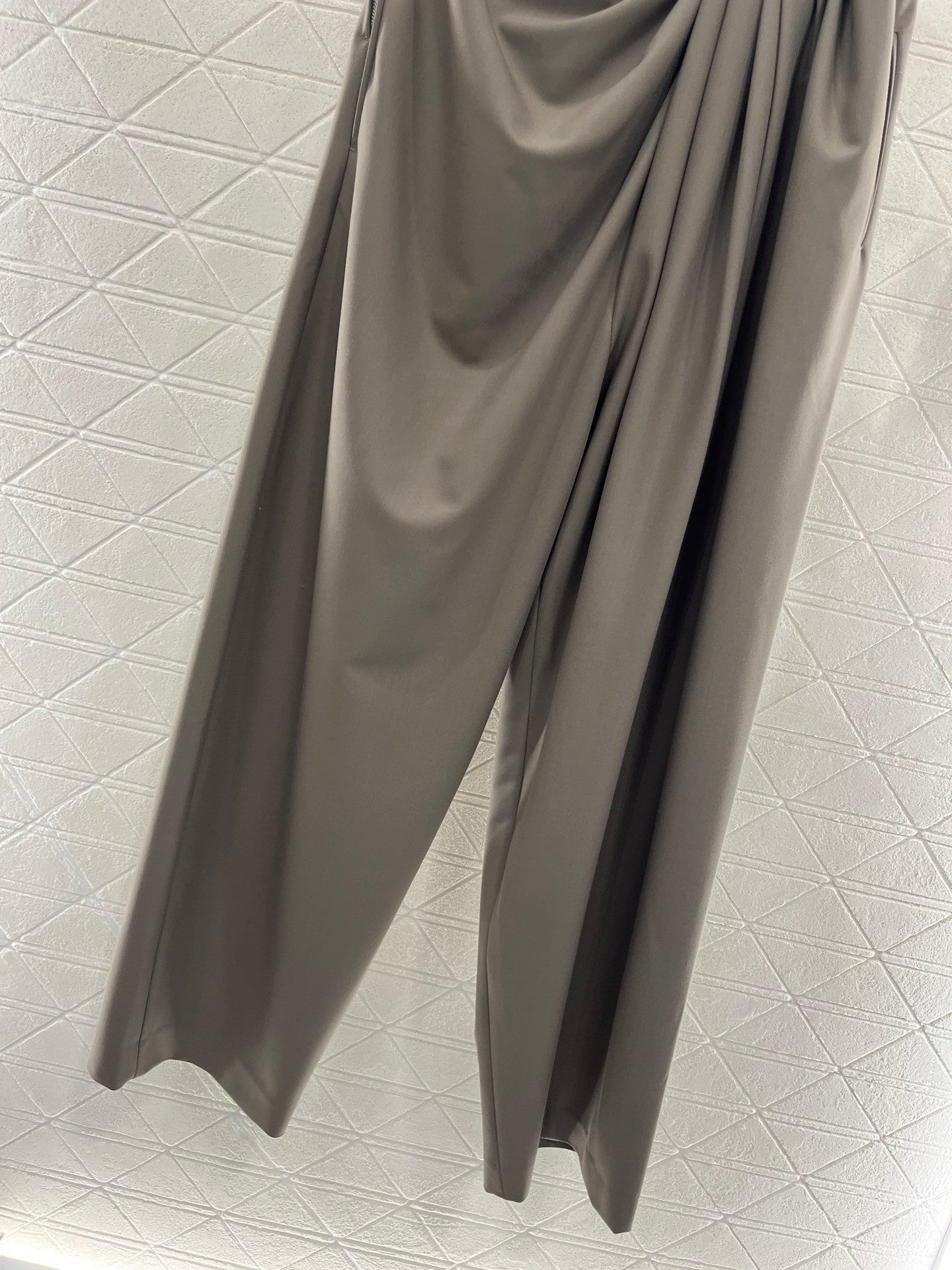 25ss leather label pleated trendy trousers
