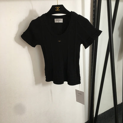 Slim Fit V-Neck Short Sleeve Knit Top