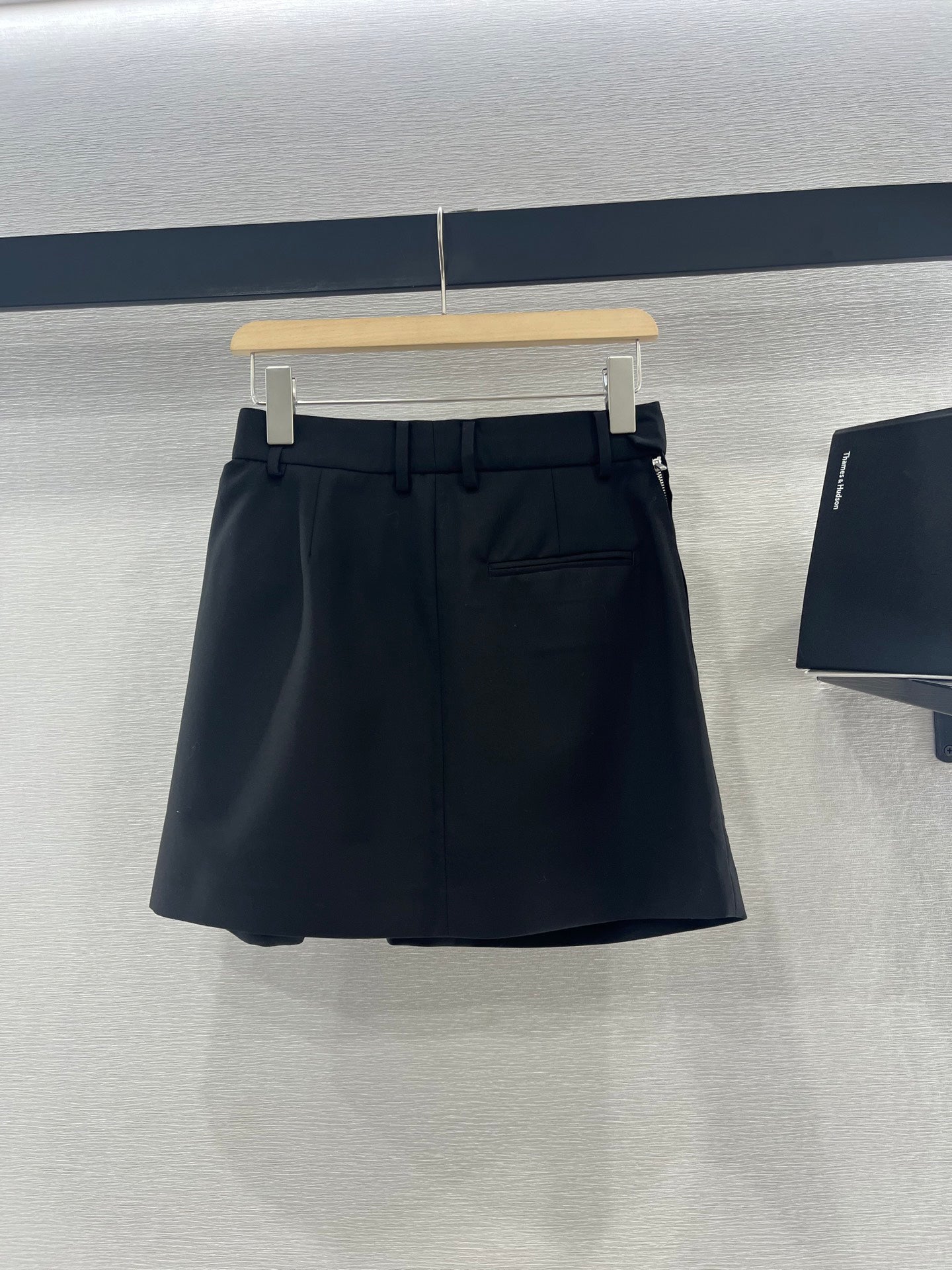 L 25 Leather label pleated chic half skirt