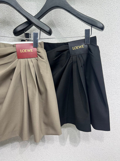 25SS Hanging pleated leather tag embellished suit skirt