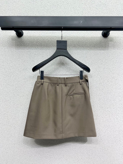 25SS Hanging pleated leather tag embellished suit skirt