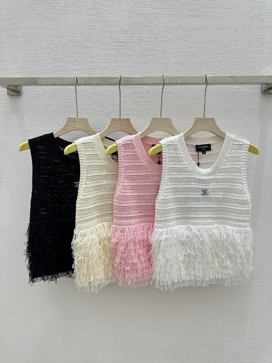 25 New Cutout Knit Splicing Tassel Metal Logo Vest
