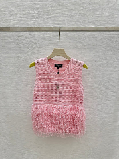 25 New Cutout Knit Splicing Tassel Metal Logo Vest