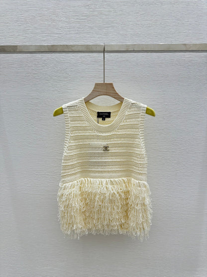 25 New Cutout Knit Splicing Tassel Metal Logo Vest