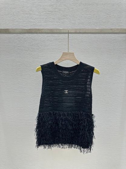 25 New Cutout Knit Splicing Tassel Metal Logo Vest