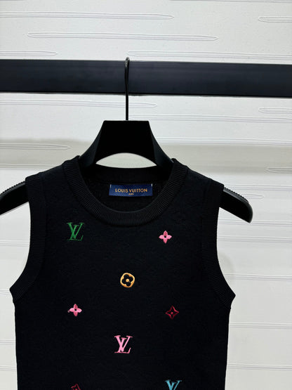 25 Spring and Summer Embroidered Letters Round Neck Knitted Vest