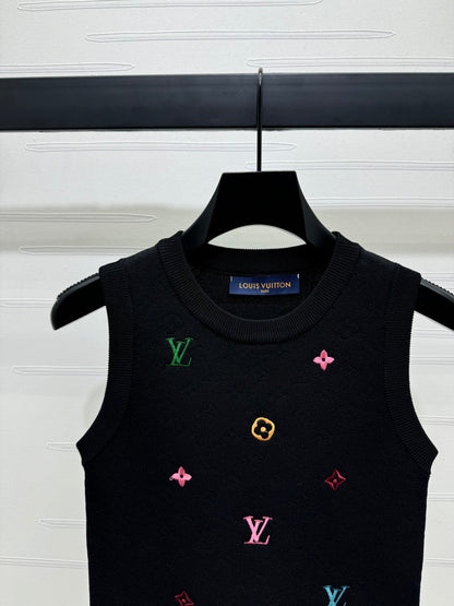25 Spring and Summer Embroidered Letters Round Neck Knitted Vest