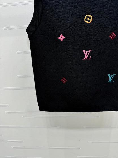 25 Spring and Summer Embroidered Letters Round Neck Knitted Vest