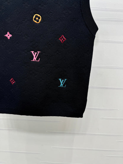 25 Spring and Summer Embroidered Letters Round Neck Knitted Vest