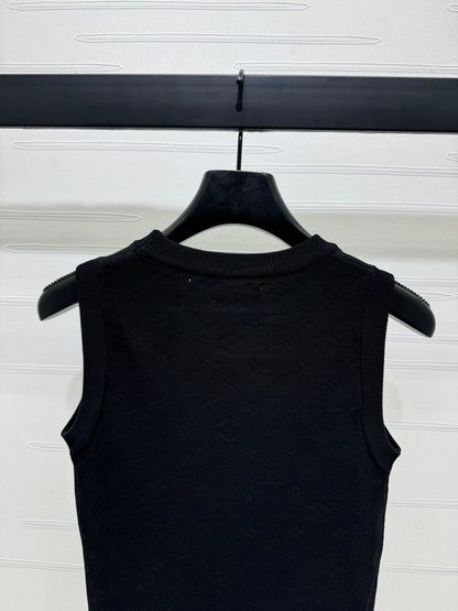 25 Spring and Summer Embroidered Letters Round Neck Knitted Vest