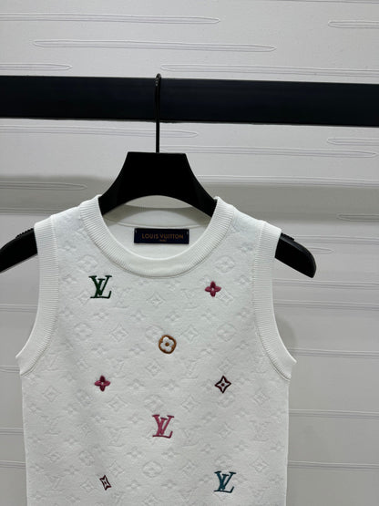 25 Spring and Summer Embroidered Letters Round Neck Knitted Vest