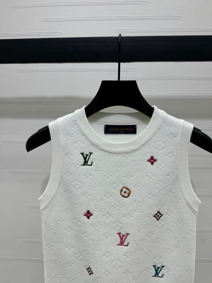 25 Spring and Summer Embroidered Letters Round Neck Knitted Vest