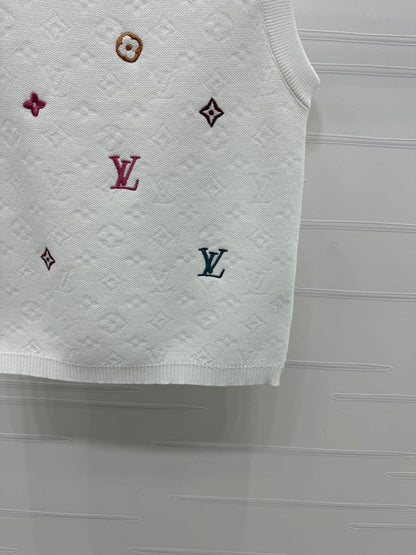 25 Spring and Summer Embroidered Letters Round Neck Knitted Vest
