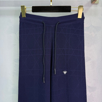 25 new bee embroidery suit