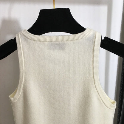 25Logo sticker slim knit vest