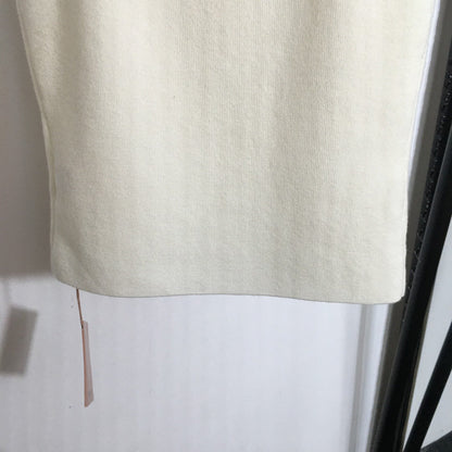 25Logo sticker slim knit vest