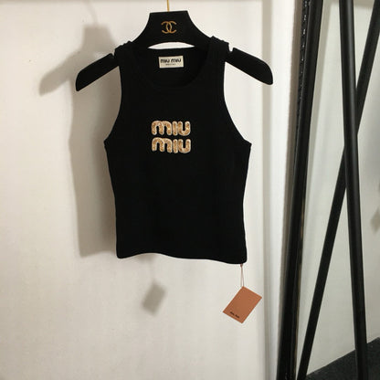 25Logo sticker slim knit vest