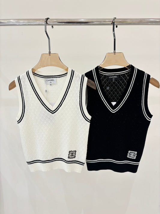 25 White Knit Vest
