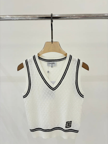 25 White Knit Vest