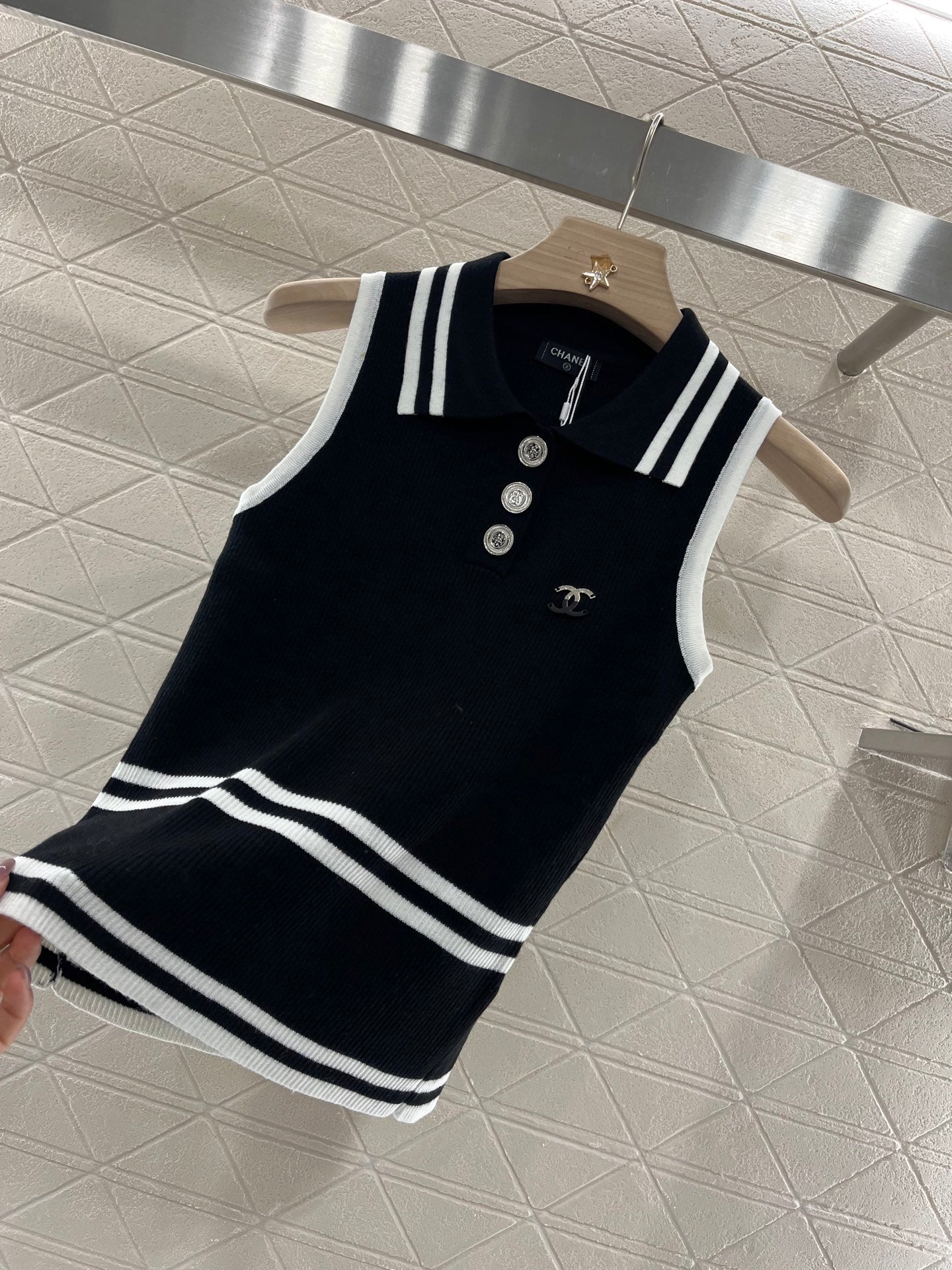 2025 New Contrast Color Knitted Vest