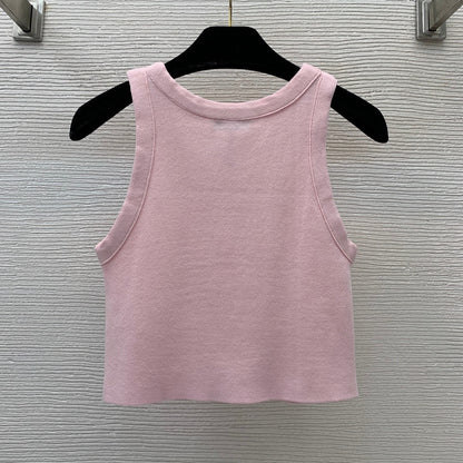 25 Slim-fitting stretch knitted vest with 3D embossing