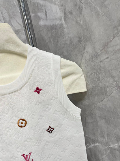 2025 New Letter Logo Embroidery Concave and Relief Textured Vest