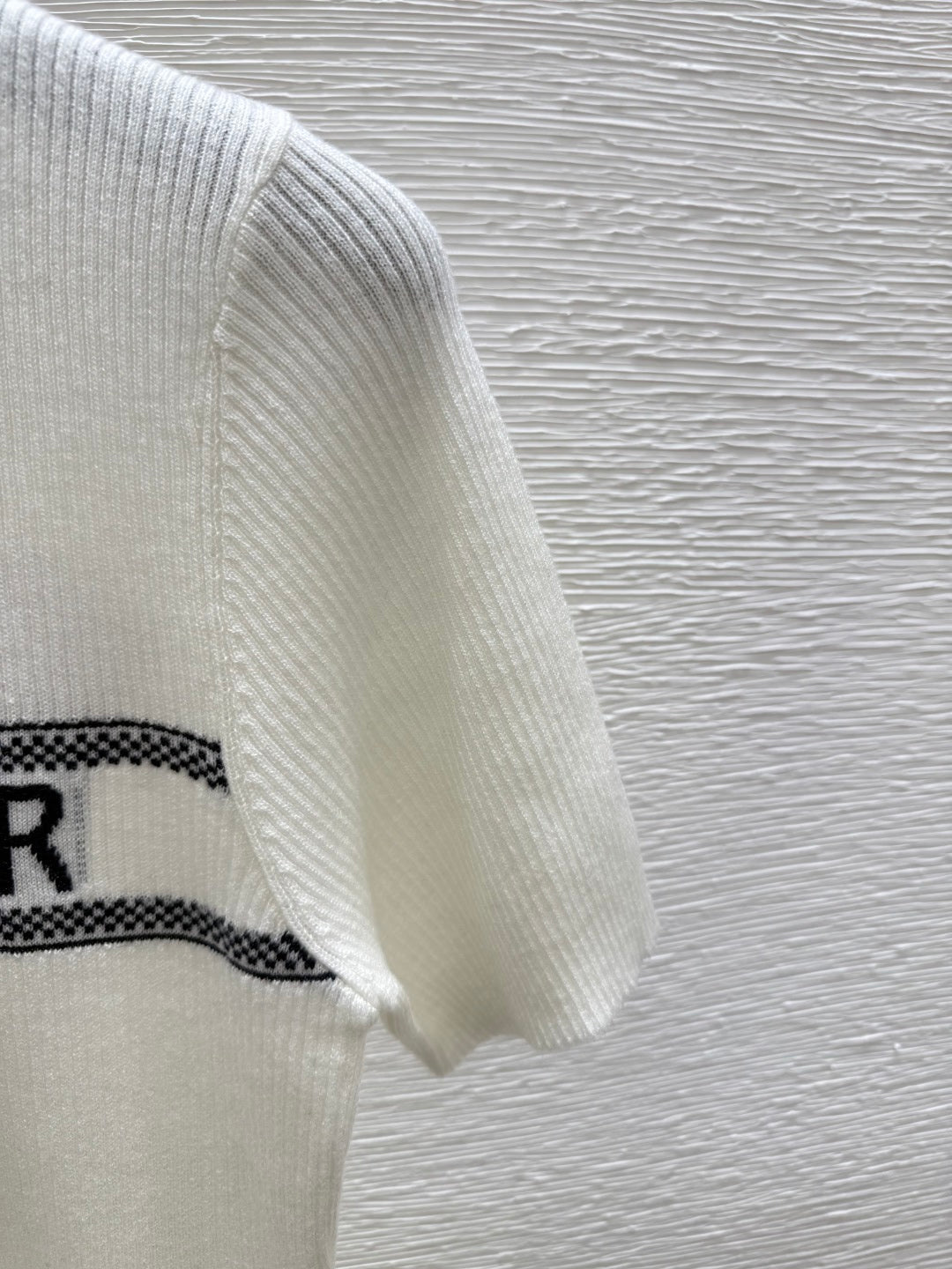25 contrast color logo knitted short sleeves