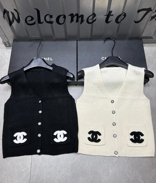 25 new Classic double pocket embroidered logo vest