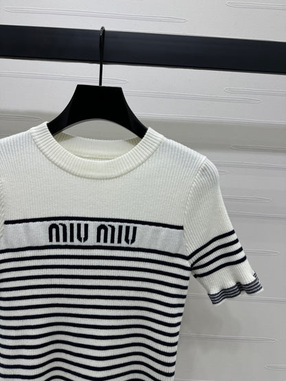 25 Striped crew neck knit short sleeves