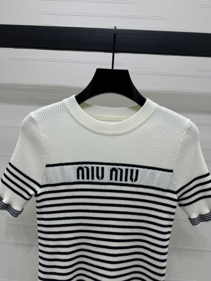 25 Striped crew neck knit short sleeves