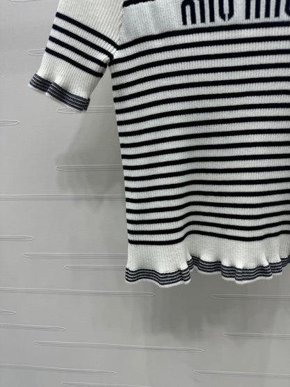 25 Striped crew neck knit short sleeves