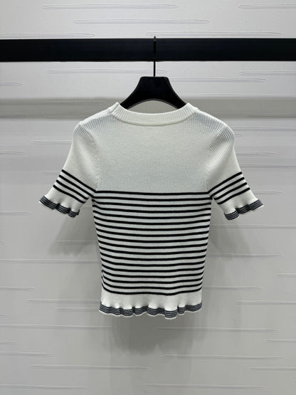 25 Striped crew neck knit short sleeves