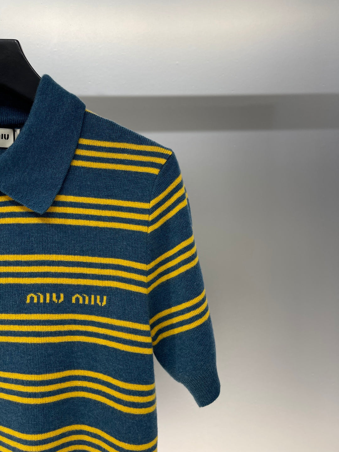 25 Color blocking striped knitted lapel short sleeved t-shirt