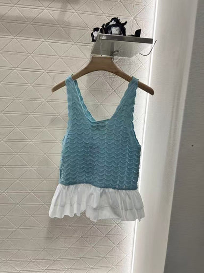25 Lace-trimmed knitted vest