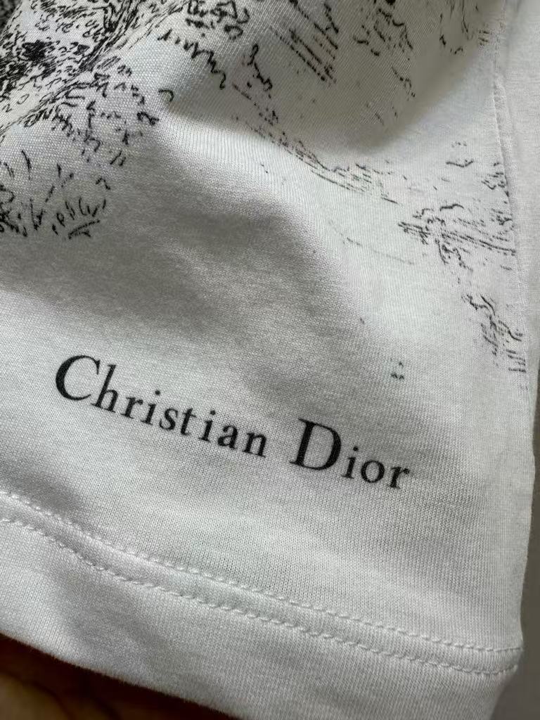 25 Round neck printed short sleeves 𝑇𝑒𝑒
