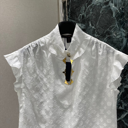 25 White jacquard logo shirt with gold buttons