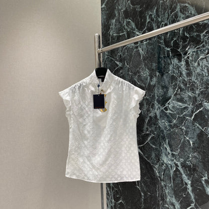 25 White jacquard logo shirt with gold buttons
