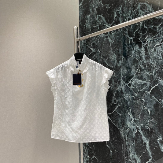25 White jacquard logo shirt with gold buttons