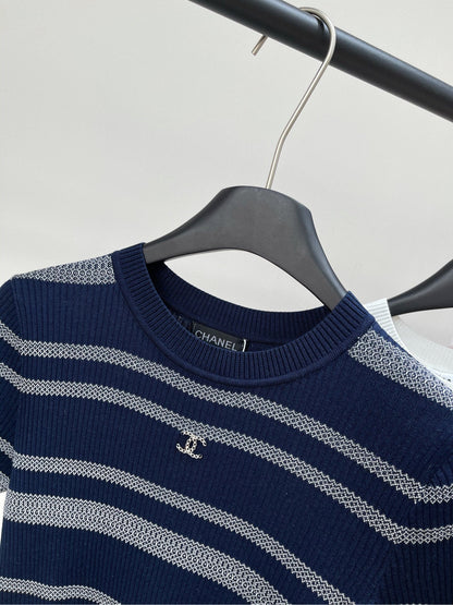 25 Three color striped knitted short sleeved shirt